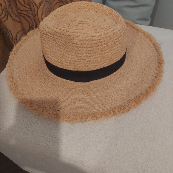 Hat - Picture 2 of 4